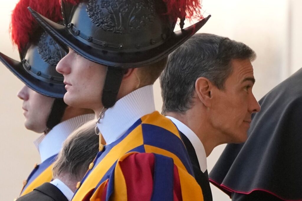 Sánchez: ‘We are on the same wavelength as the Pope on migrants; he is interested in our policy’
