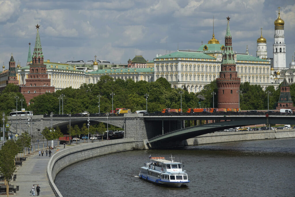 Ukraine, Moscow: ‘Ready to strike Kiev at any moment’