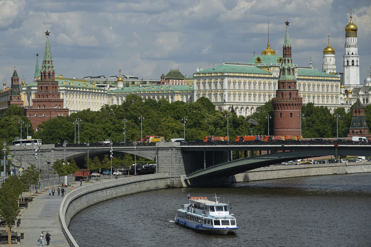 Ukraine, Moscow: ‘Ready to strike Kiev at any moment’