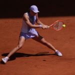 Roland Garros: Former No. 1 Swiatek Advances to the Round of 16