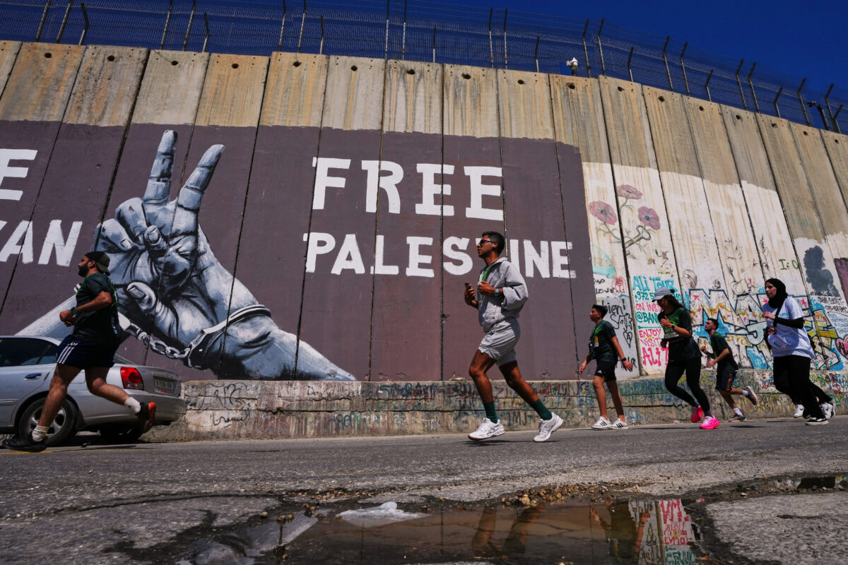 Middle East: 26-year-old Palestinian killed by Israeli forces near the West Bank barrier