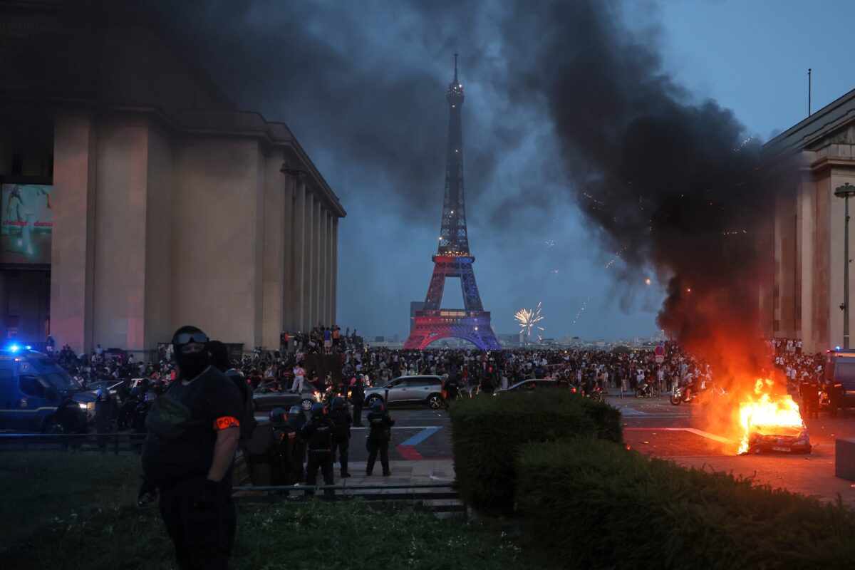 Champions League, 130 arrests in clashes in Paris after PSG victory Champions League, 130 arrests in clashes in Paris after PSG victory