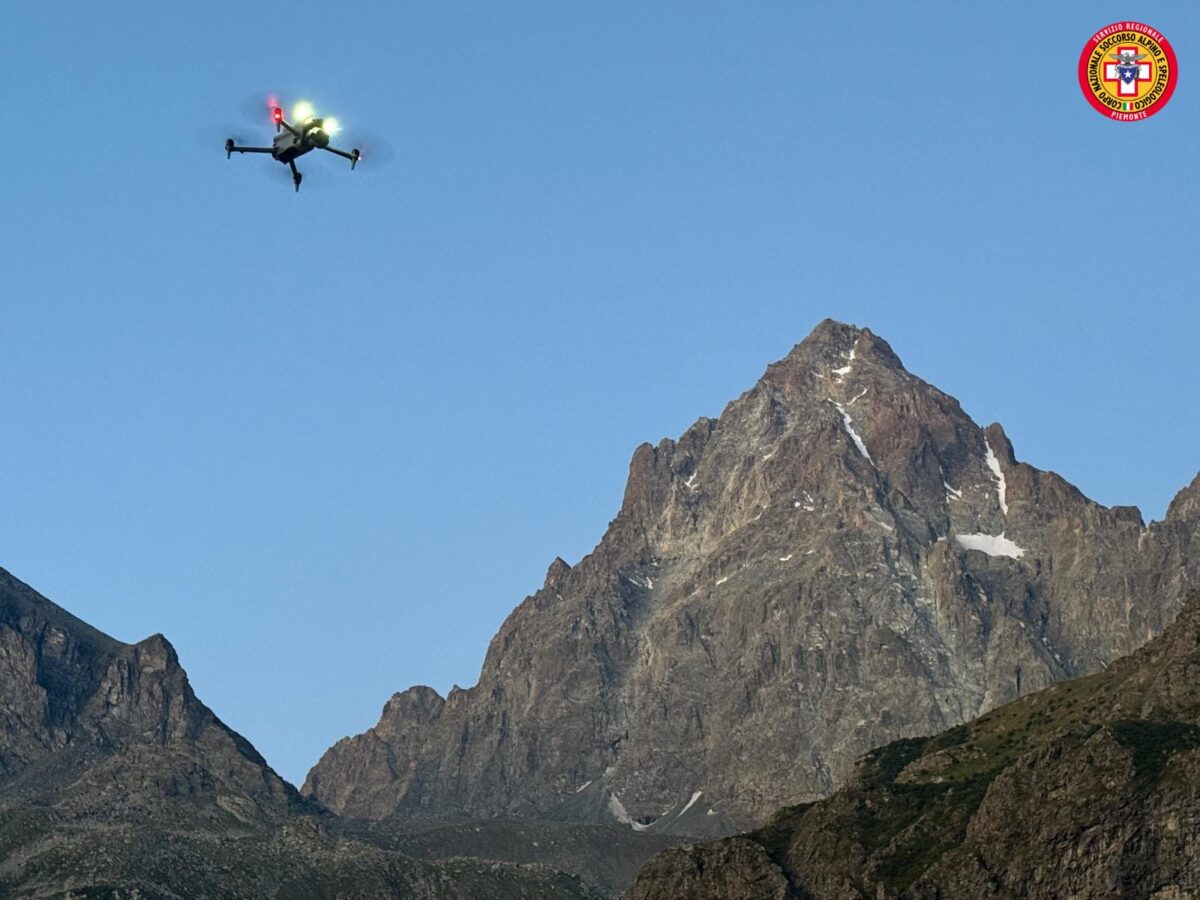 Mountains: Climber Struck by Lightning on Dente del Gigante; Rescue Efforts Halted Due to Bad Weather