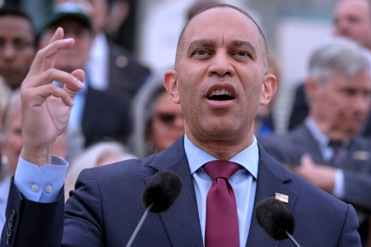 USA, Jeffries: “Democratic comeback has begun, in November the House will be ours”