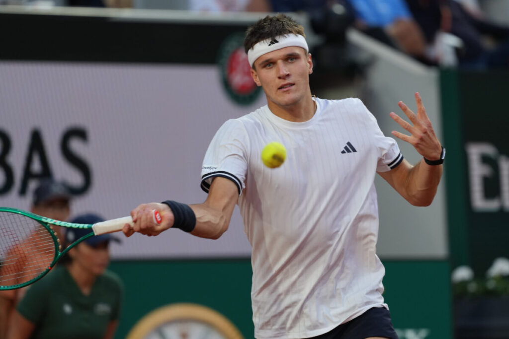 Roland Garros: Mensik reaches semifinals, defeats Fonseca in straight sets