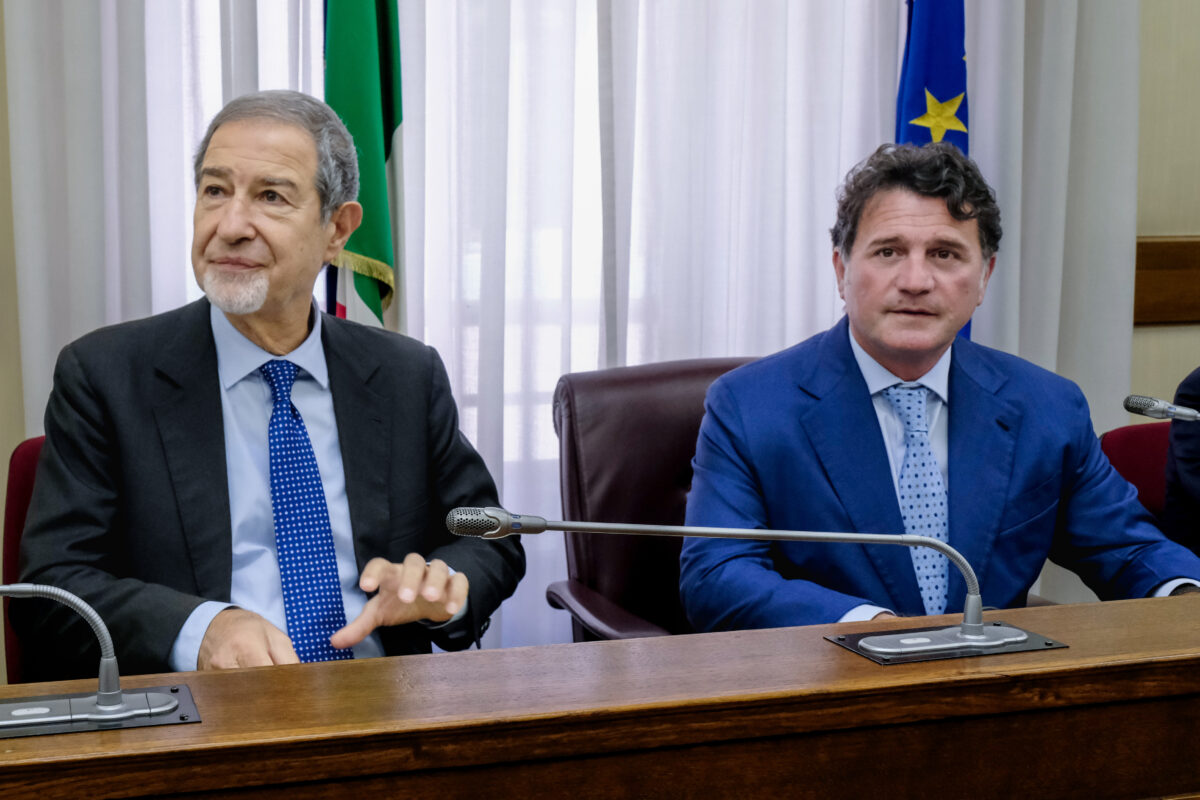 Alleged harassment in the Senate; Silvestro denies the accusation. La Russa orders an investigation