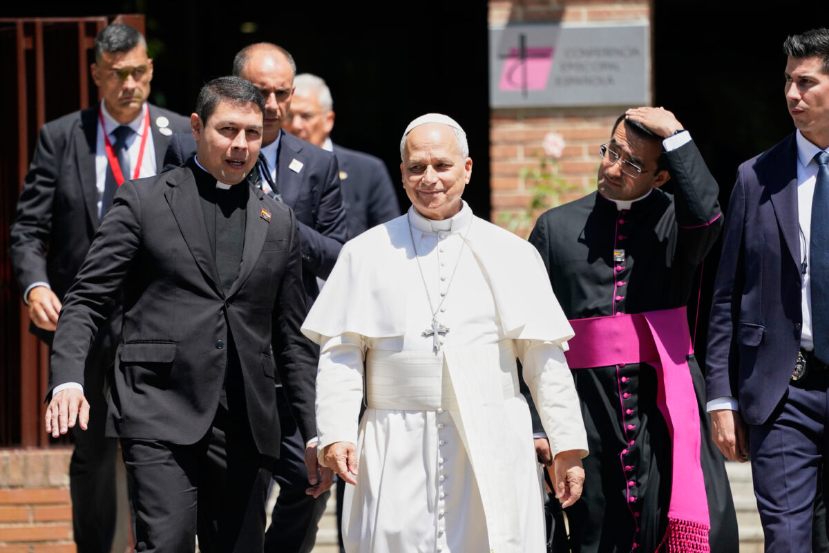 Abuse: Victims outside the Apostolic Nunciature in Madrid: “Pope, listen to us.”