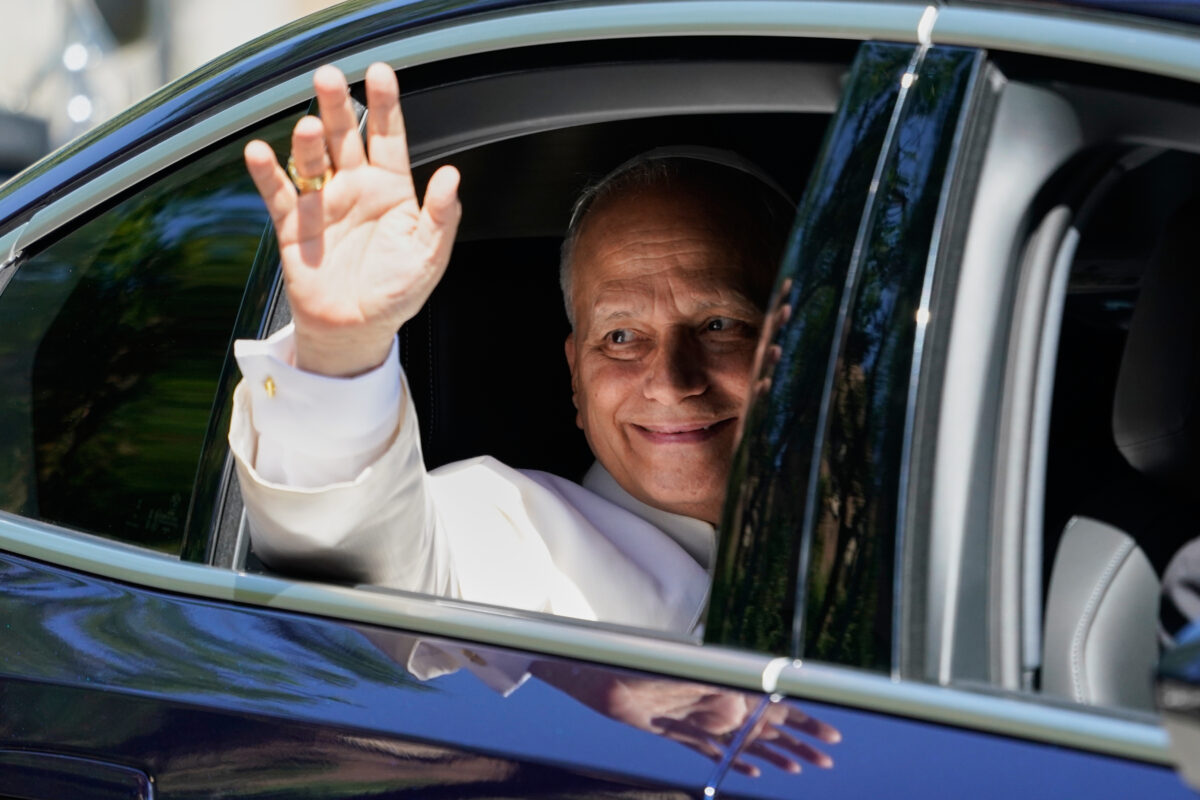 Abuse: Pope meets with 6 victims in Madrid; the meeting lasted nearly an hour Abuse: Pope meets with 6 victims in Madrid; the meeting lasted nearly an hour