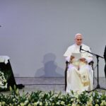 Pope: “The world cries out for justice and peace”