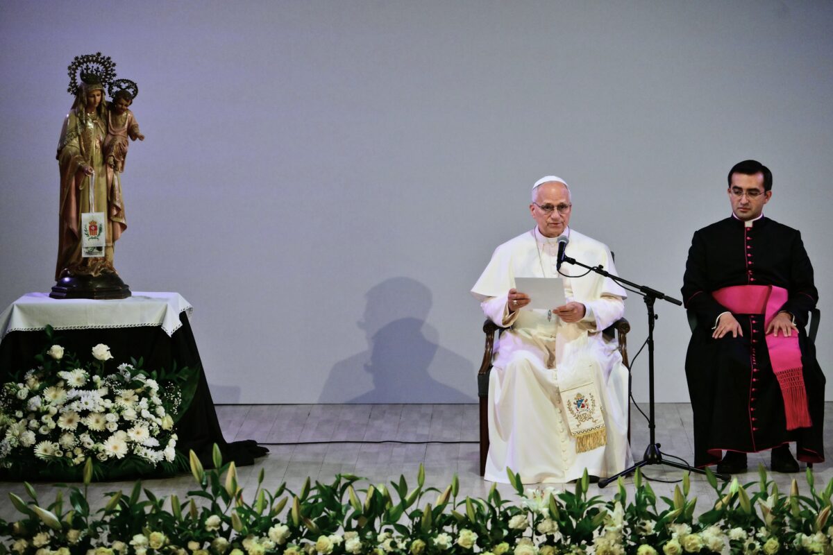 Pope: “The world cries out for justice and peace”