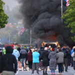 United Kingdom, two police officers injured in protests in Belfast