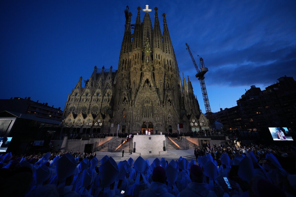 Spain: Pope blesses the Tower of Jesus Christ, the tallest tower of the Sagrada Familia Spain: Pope blesses the Tower of Jesus Christ, the tallest tower of the Sagrada Familia