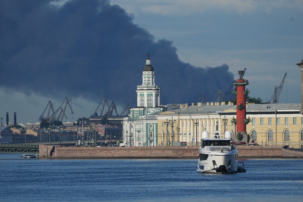 Ukraine: Kiev drones strike Russian petrochemical plants Ukraine: Kiev drones strike Russian petrochemical plants