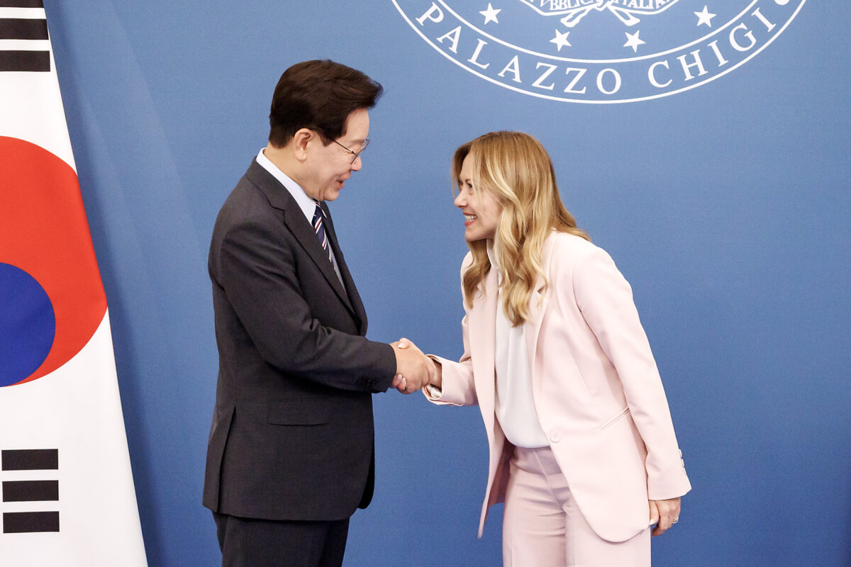 Iran: Meloni meets Lee: ‘Agreement on efforts to reopen the Strait of Hormuz’
