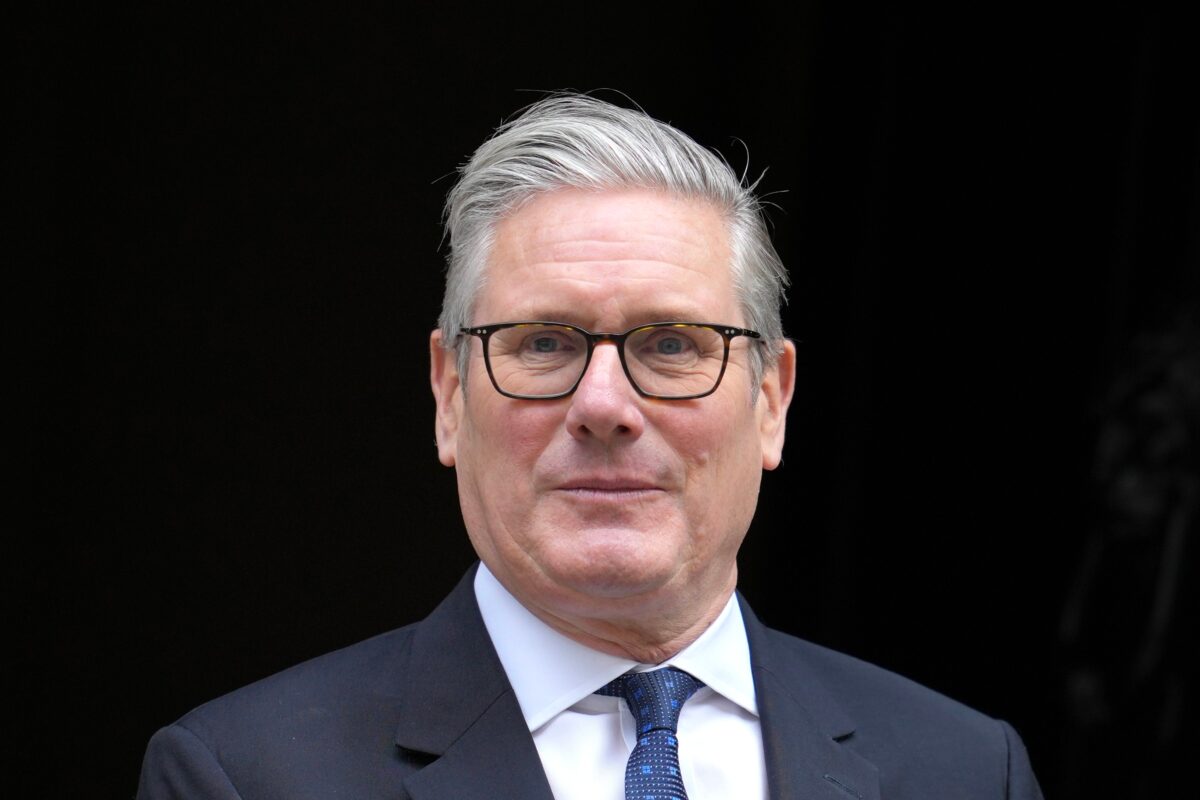 Ukraine, Starmer: “Shadow fleet Russian oil tanker intercepted in the English Channel”