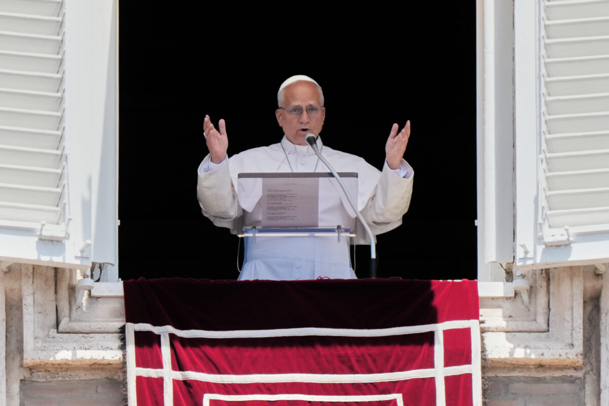 Vatican, Pope: “God sees the wounds of wars and consumerism and suffers for us”