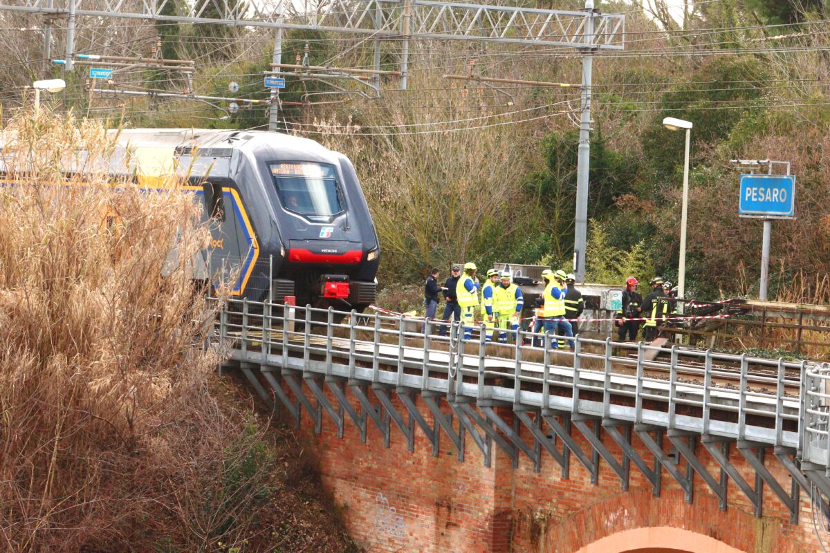 Trains: seven arrests in connection with the attack on the Rome–Florence high-speed rail line on 14 February Trains: seven arrests in connection with the attack on the Rome–Florence high-speed rail line on 14 February