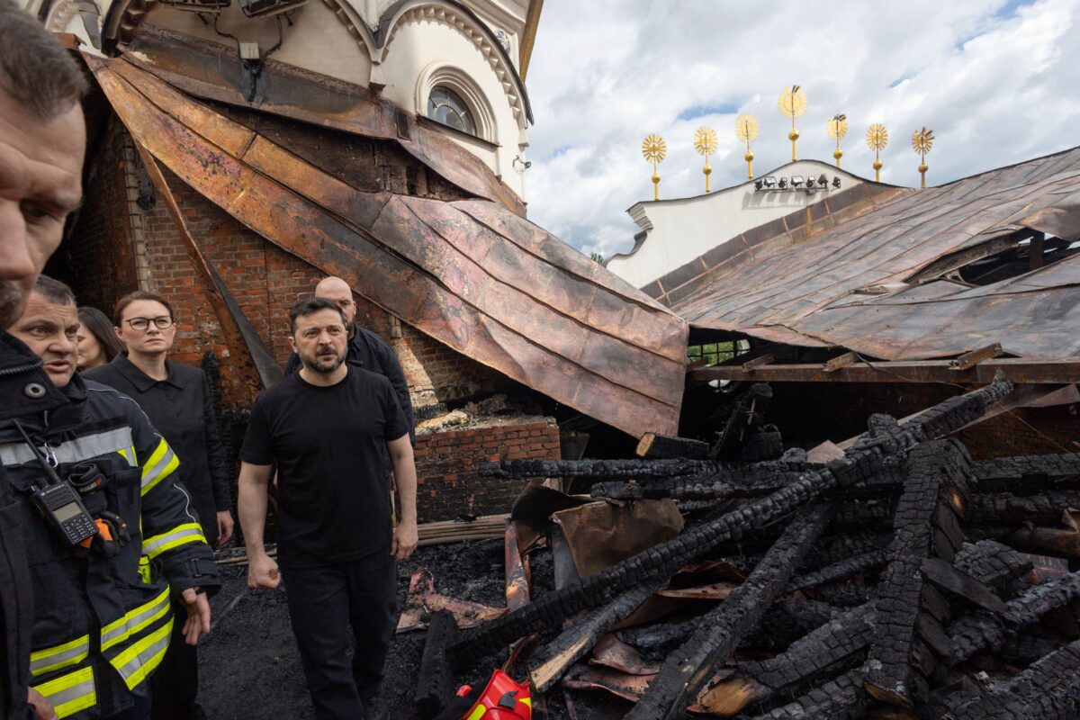 Ukraine, Zelensky: ‘The attack on the refinery in Moscow is the right response to Russian raids’