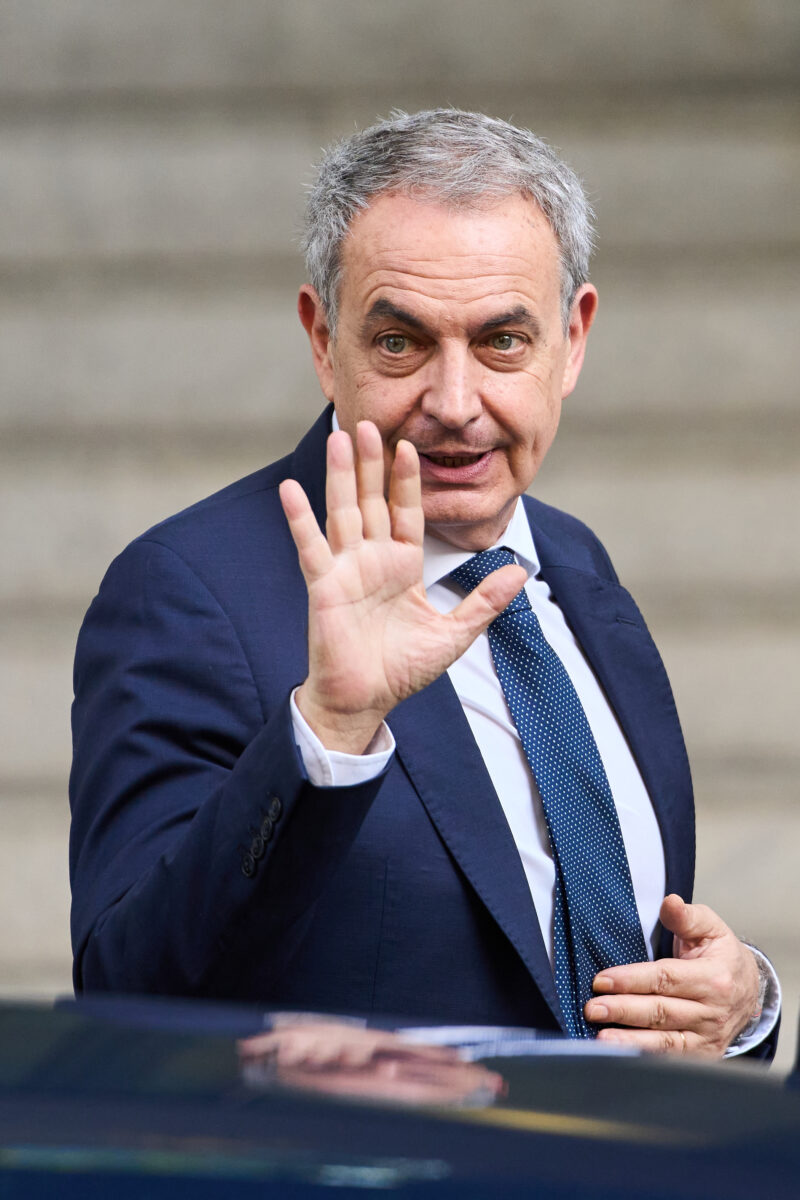 Spain: Investigating judge does not confiscate Zapatero’s passport