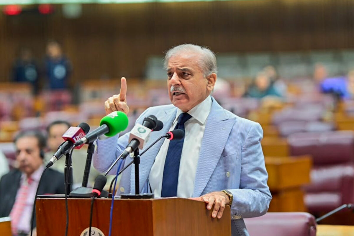 Iran: Pakistani prime minister confirms signing Friday in Switzerland, then deletes post