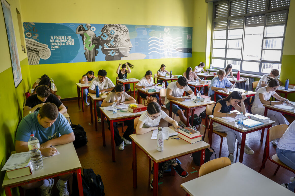 A-levels: a text by Quintilian for the Classical stream, and a question on the water level of Lake Bracciano for the Science stream