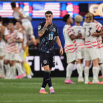 2026 World Cup: Almiron speaks and covers his mouth; referee applies new rule and sends him off