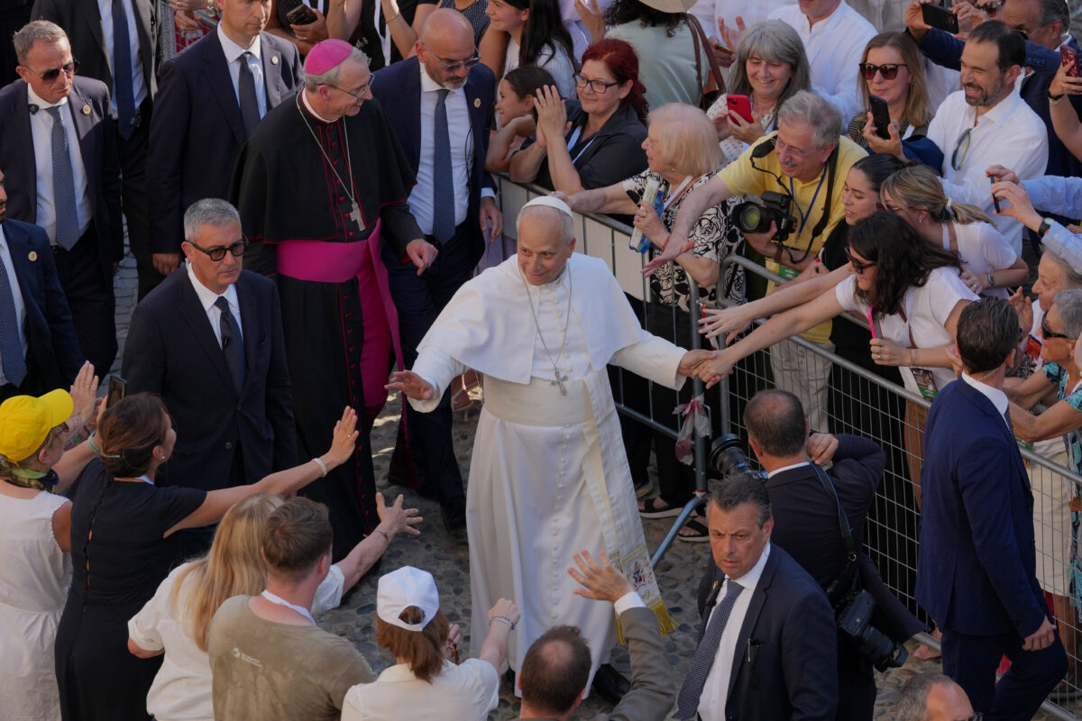 Papa Leone XIV in Pavia: “Enough hatred, bullying and wars between countries”