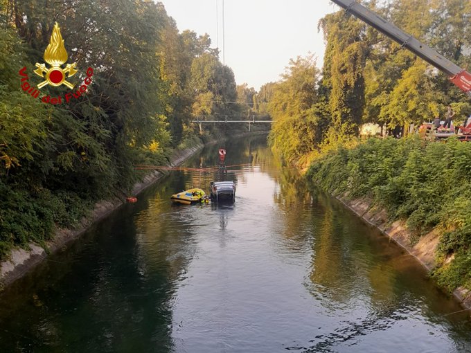 Car with 9 people on board ends up in a canal near Milan: 3 minors killed Car with 9 people on board ends up in a canal near Milan: 3 minors killed