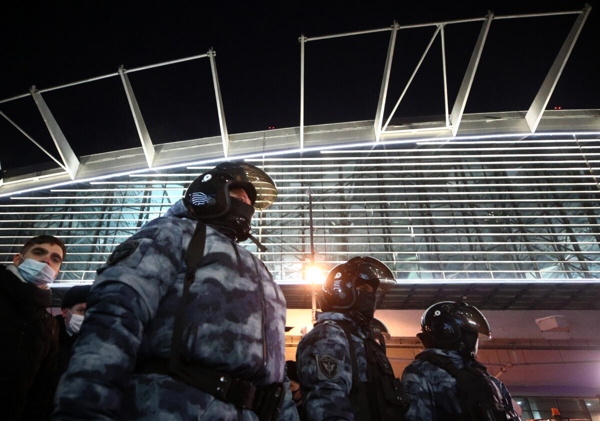 Ukraine: Moscow airports temporarily closed following an attack involving 60 drones