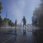 France: Heatwave leads to early closures at the Eiffel Tower and the Louvre