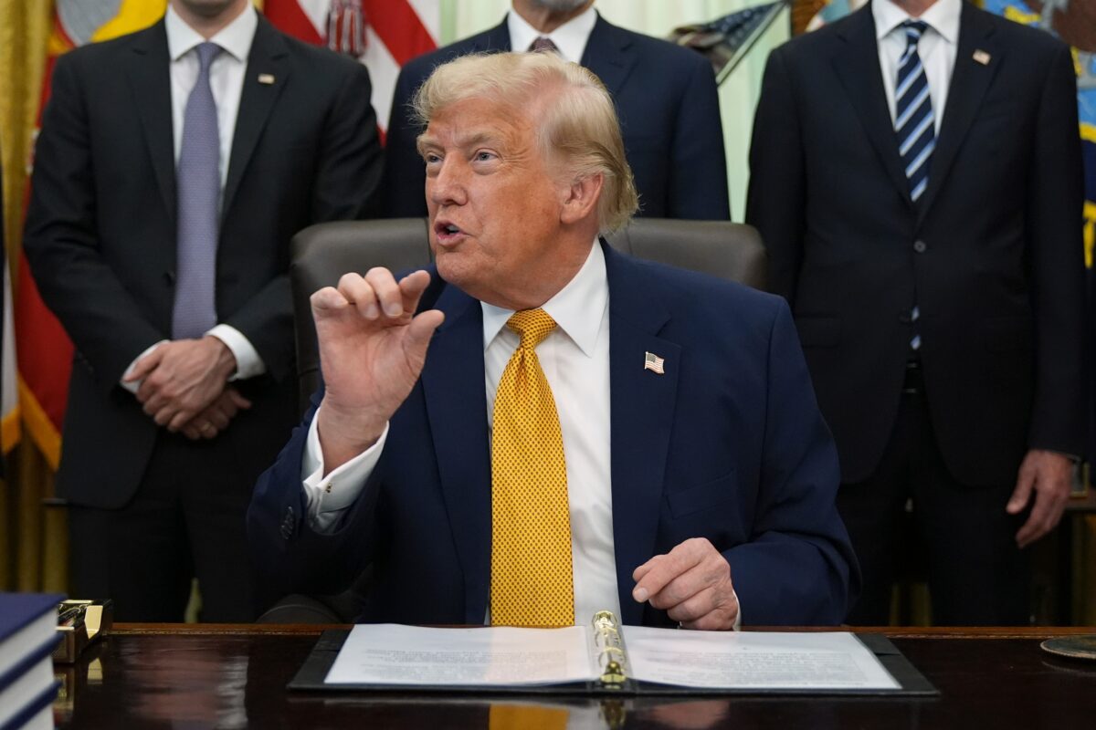 Trump’s poll ratings continue to fall; only 30% of Americans approve of his performance Trump’s poll ratings continue to fall; only 30% of Americans approve of his performance
