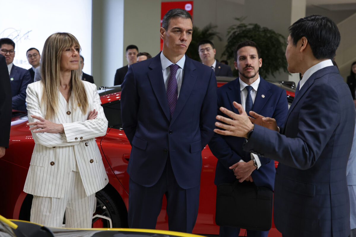 Spain: Sánchez’s wife appears in court to surrender passport