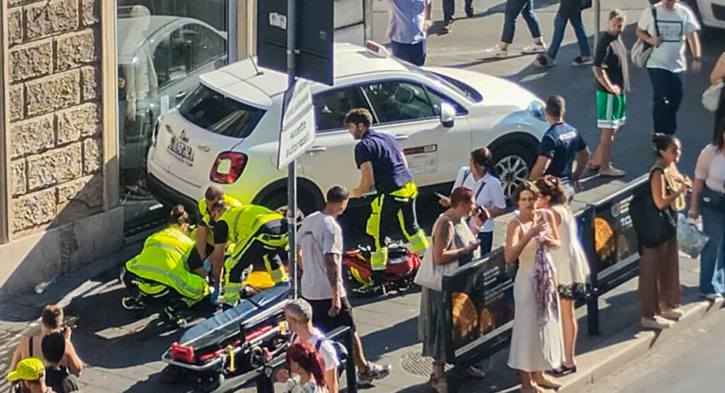 Rome: Woman hit by a taxi on Via del Tritone – she is in a serious condition