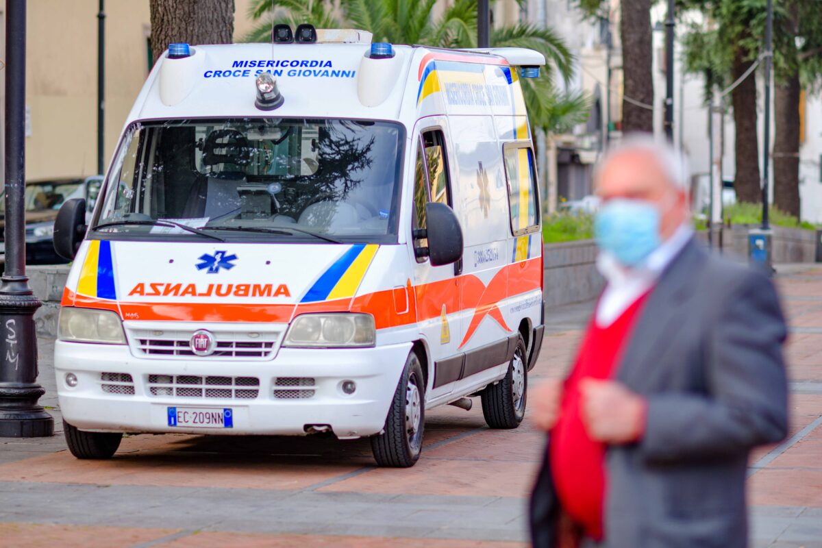 Workplace accidents: Worker dies after falling from scaffolding in the Naples area