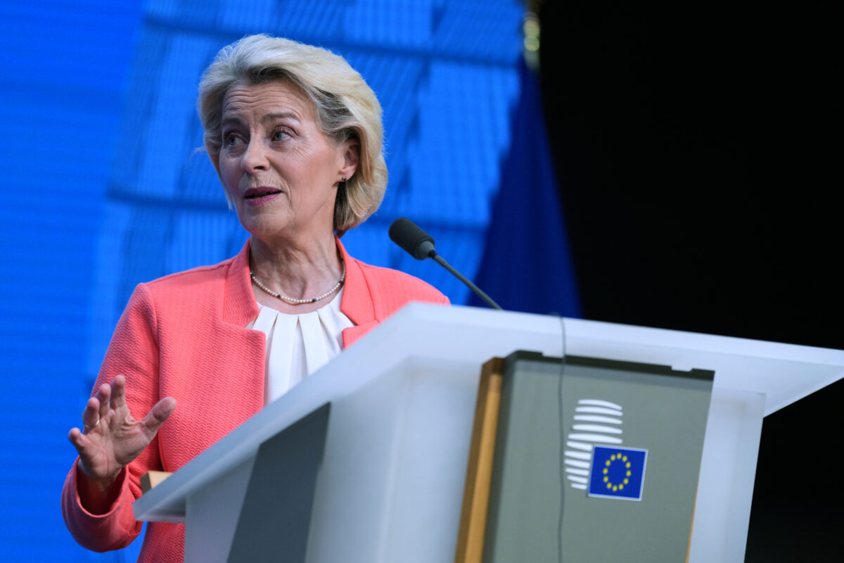 Ukraine, von der Leyen: ‘The first tranche of 3.2 billion from the 90 billion loan was received in Kyiv today’