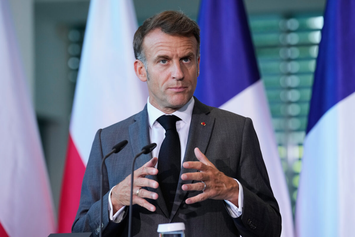 Ukraine, Macron: ‘Russian oil tanker intercepted off the coast of Sicily’
