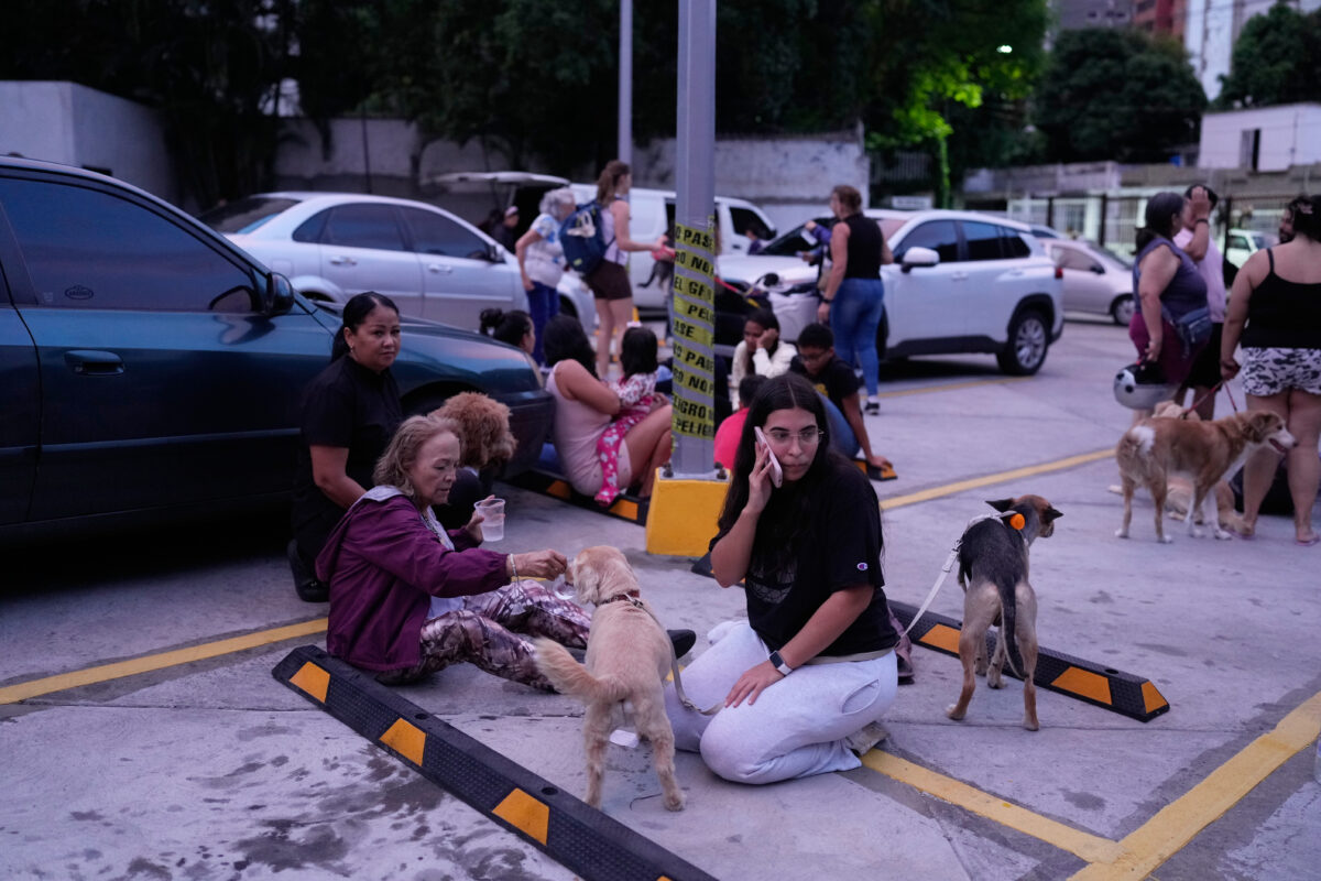 Venezuela: schools closed for several days; some will be used as shelters