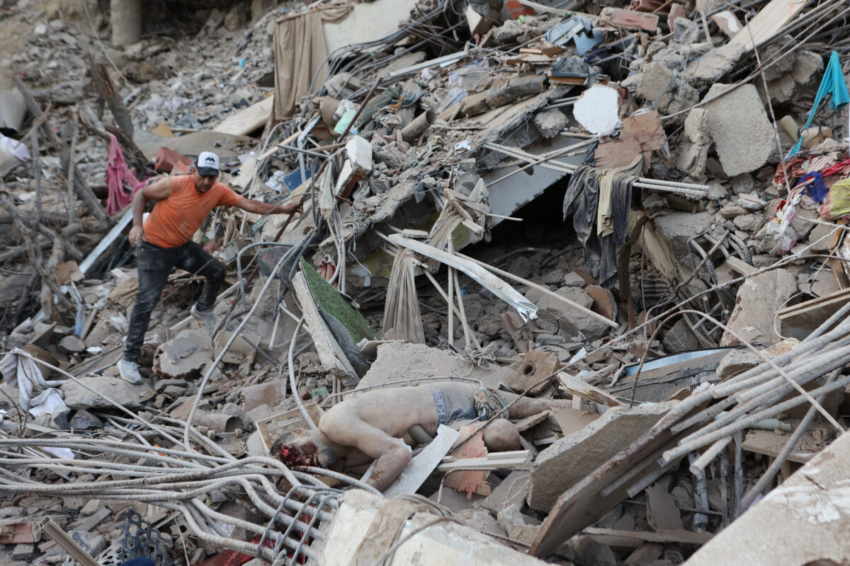 Venezuela: 20,000 missing, Pope donates 100,000 euros