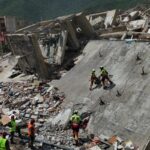 Venezuela: Rescuers save father and child from the rubble
