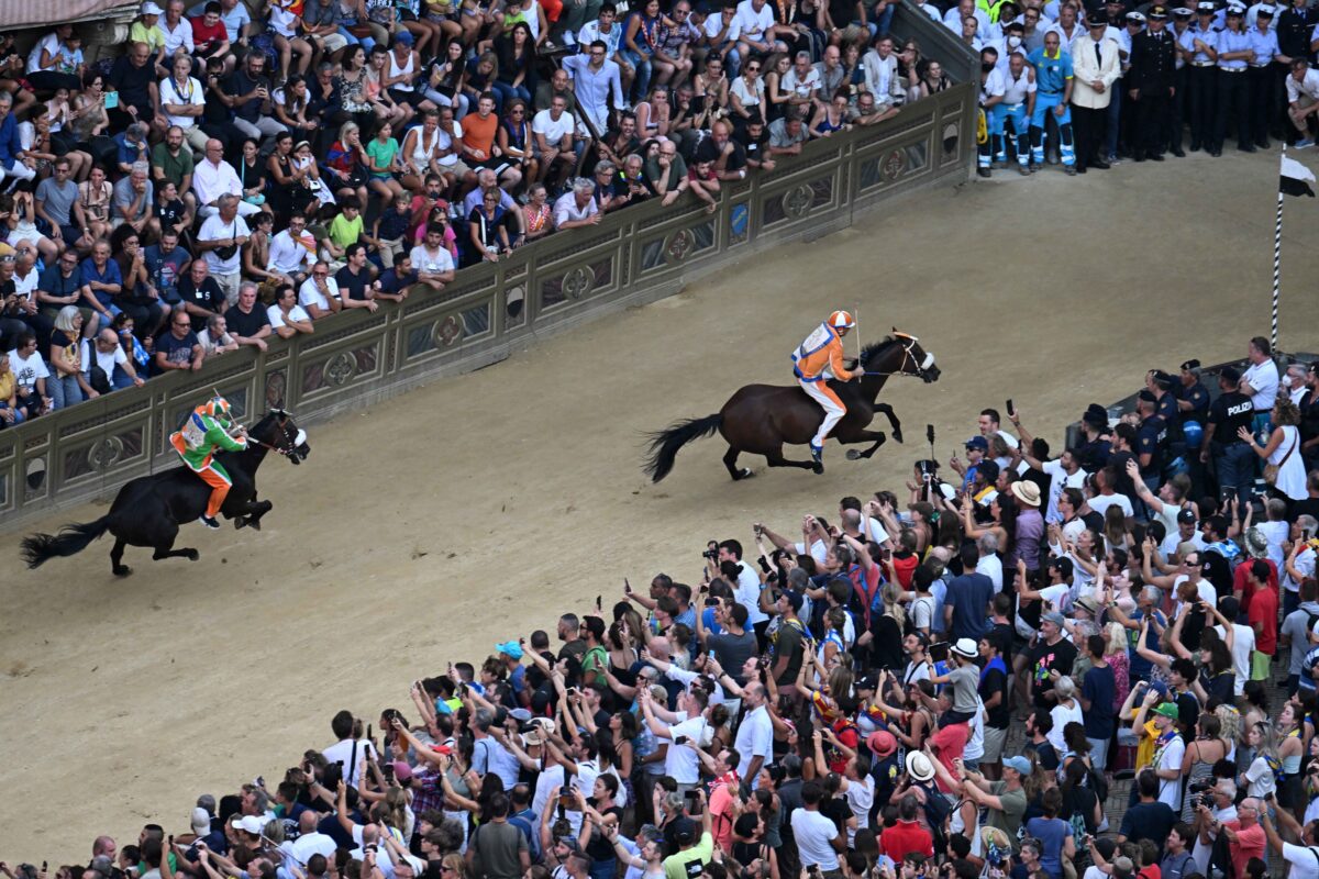 Palio di Siena: race postponed until tomorrow due to adverse weather conditions Palio di Siena: race postponed until tomorrow due to adverse weather conditions