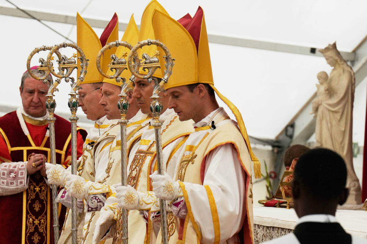 Church, Vatican: “Excommunication for Lefebvrians”