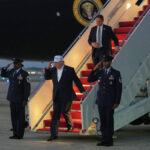 USA, media: “Donald Trump considers blocking entry for pregnant foreign women”