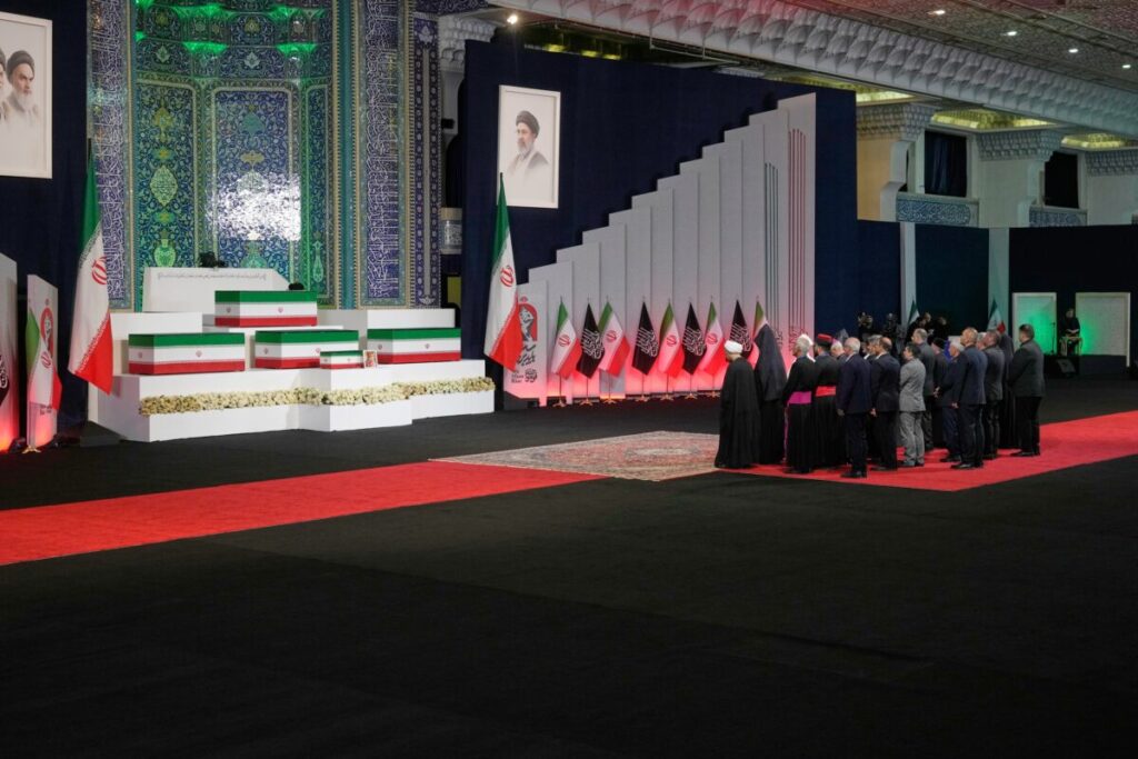 Iran: Pasdaran commander appears at ceremony for Khamenei, Ffrst time since the start of the war