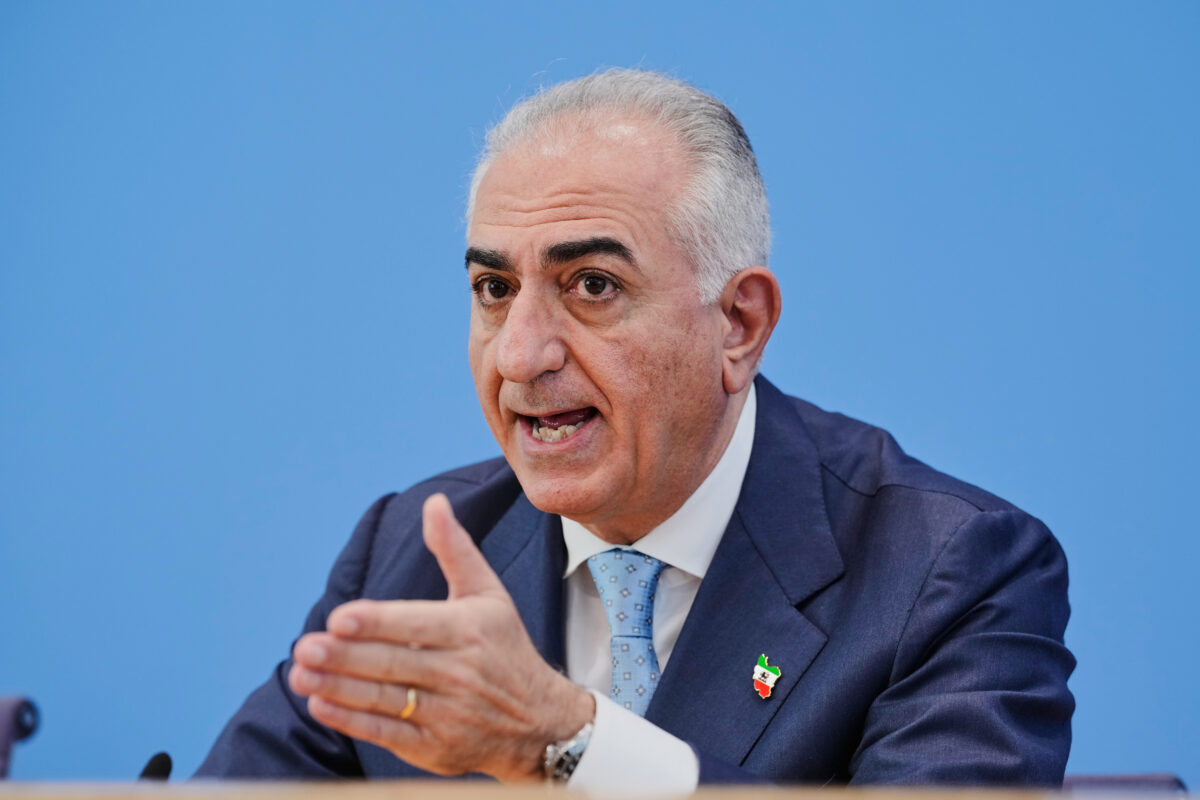 Iran, Reza Pahlavi: “The country does not mourn Khamenei but the 40,000 massacred”