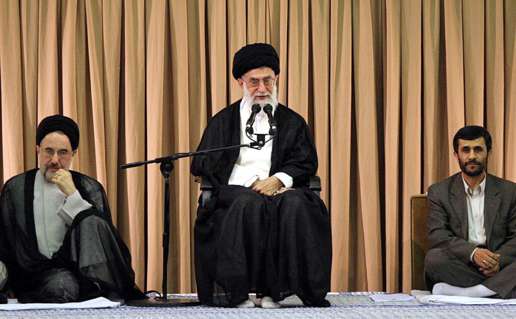 Iran: media reports that Ahmadinejad has reappeared at Khamenei’s funeral procession in Tehran