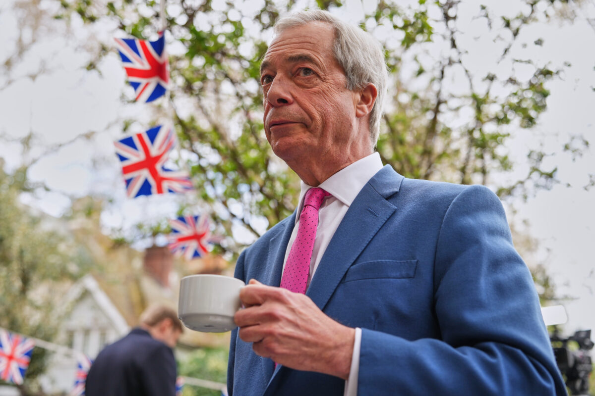 United Kingdom, Farage announces resignation from Parliament following donations investigation
