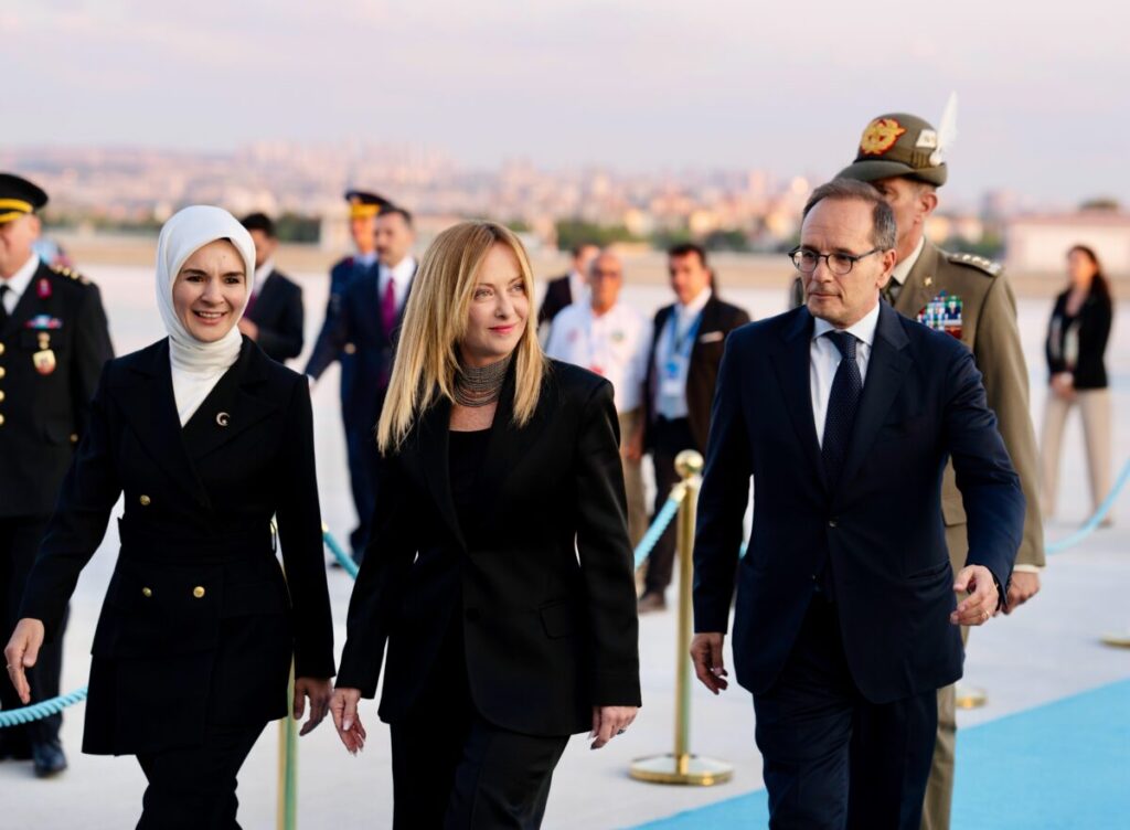 NATO: Meloni arrives late for the leaders’ dinner; Erdogan leaves shortly before, heading off with Trump