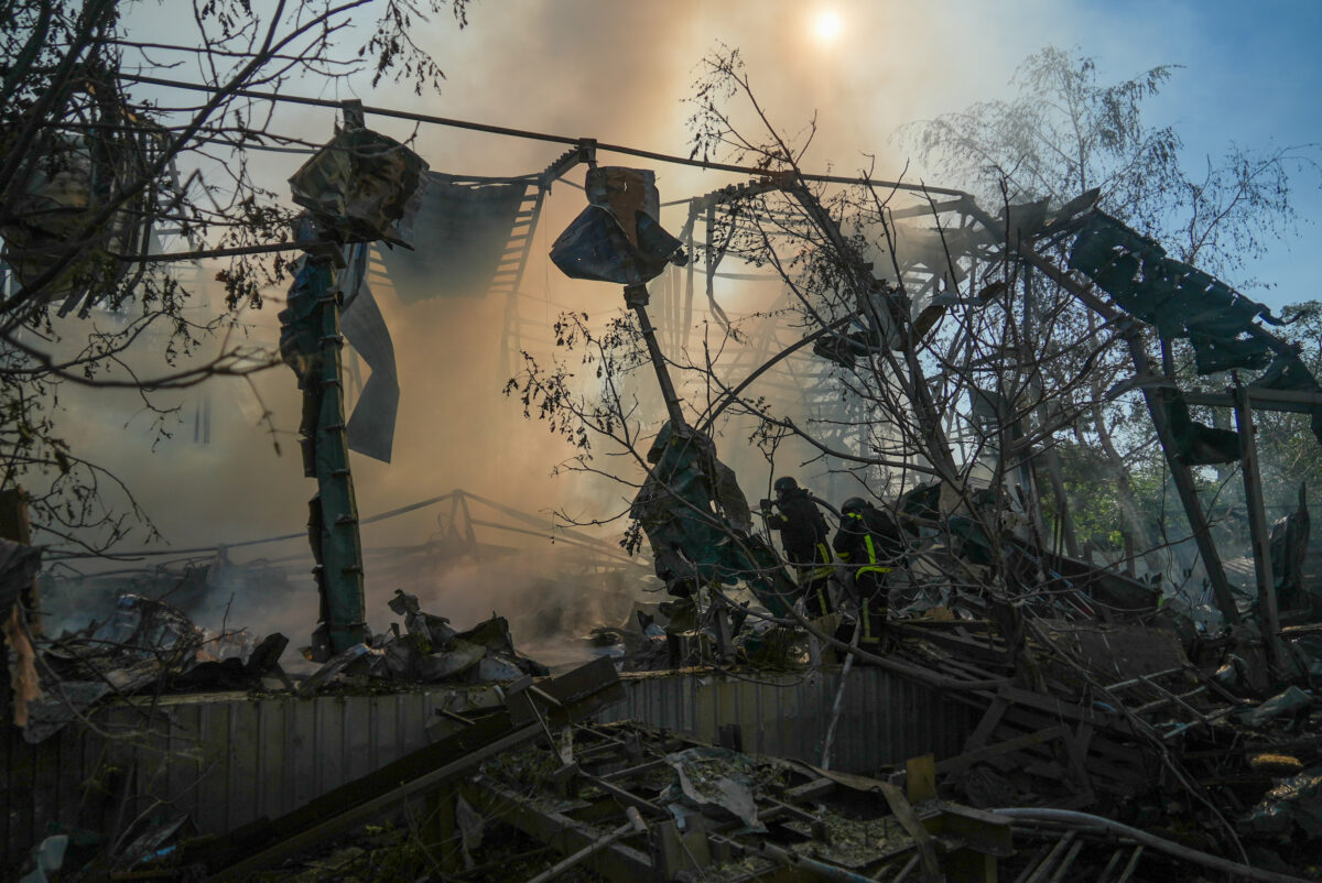 Ukraine: Russia strikes a five-storey building in Kharkiv, two dead Ukraine: Russia strikes a five-storey building in Kharkiv, two dead