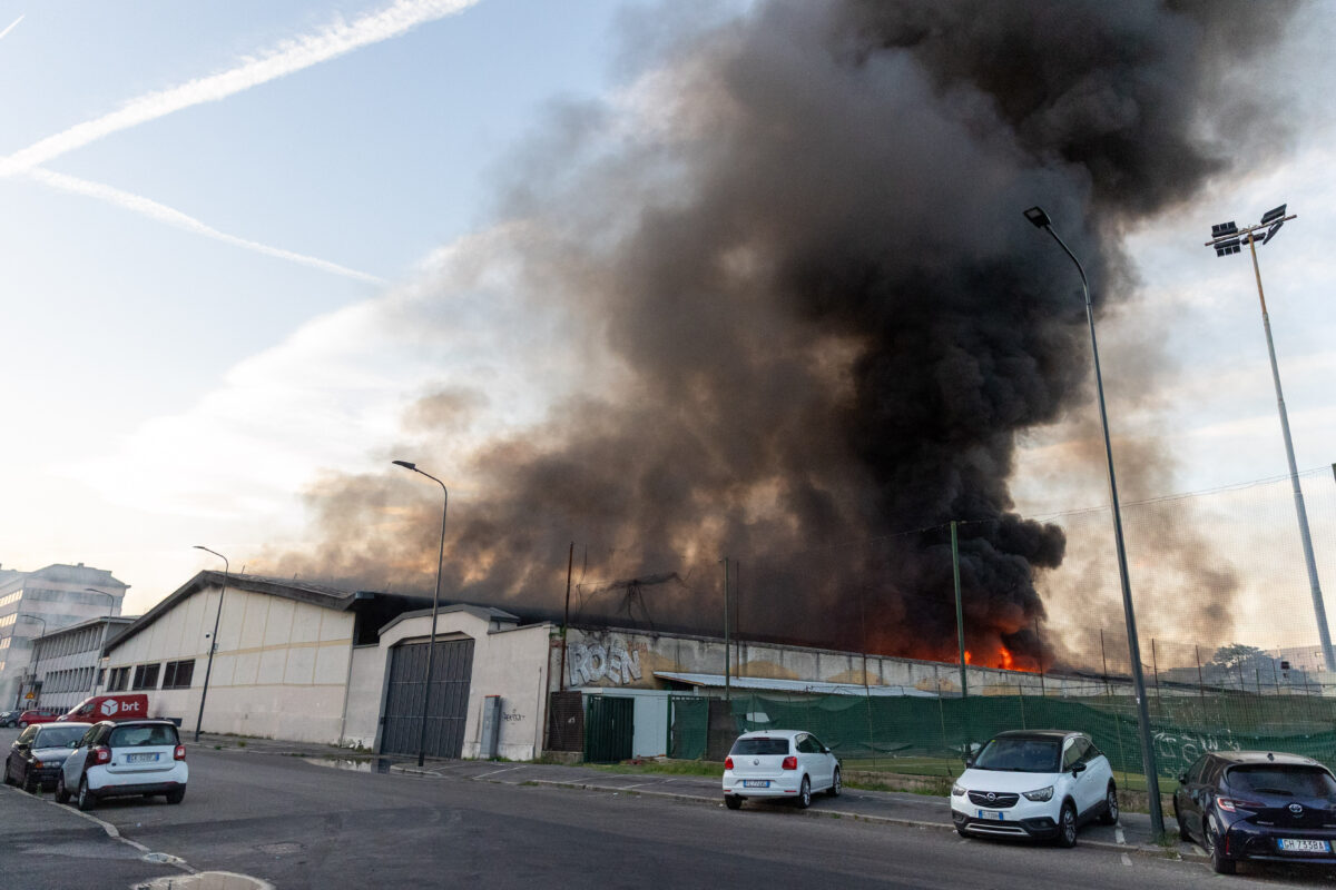 Milan: Fire at BRT warehouse; around 8,000 square metres ablaze