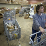 US: 2,000 fewer claims for unemployment benefit, bringing the total to 215,000